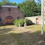 Zuidewijn Holiday home *