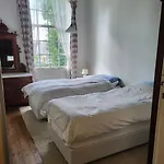 Zuidewijn Holiday home *